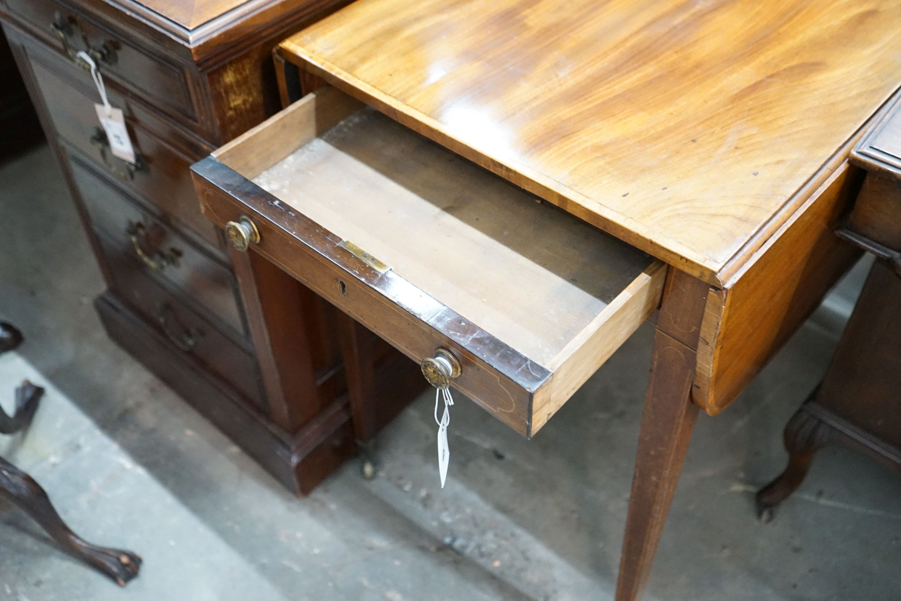 A George III banded mahogany Pembroke table, width 75cm, depth 49cm, height 72cm